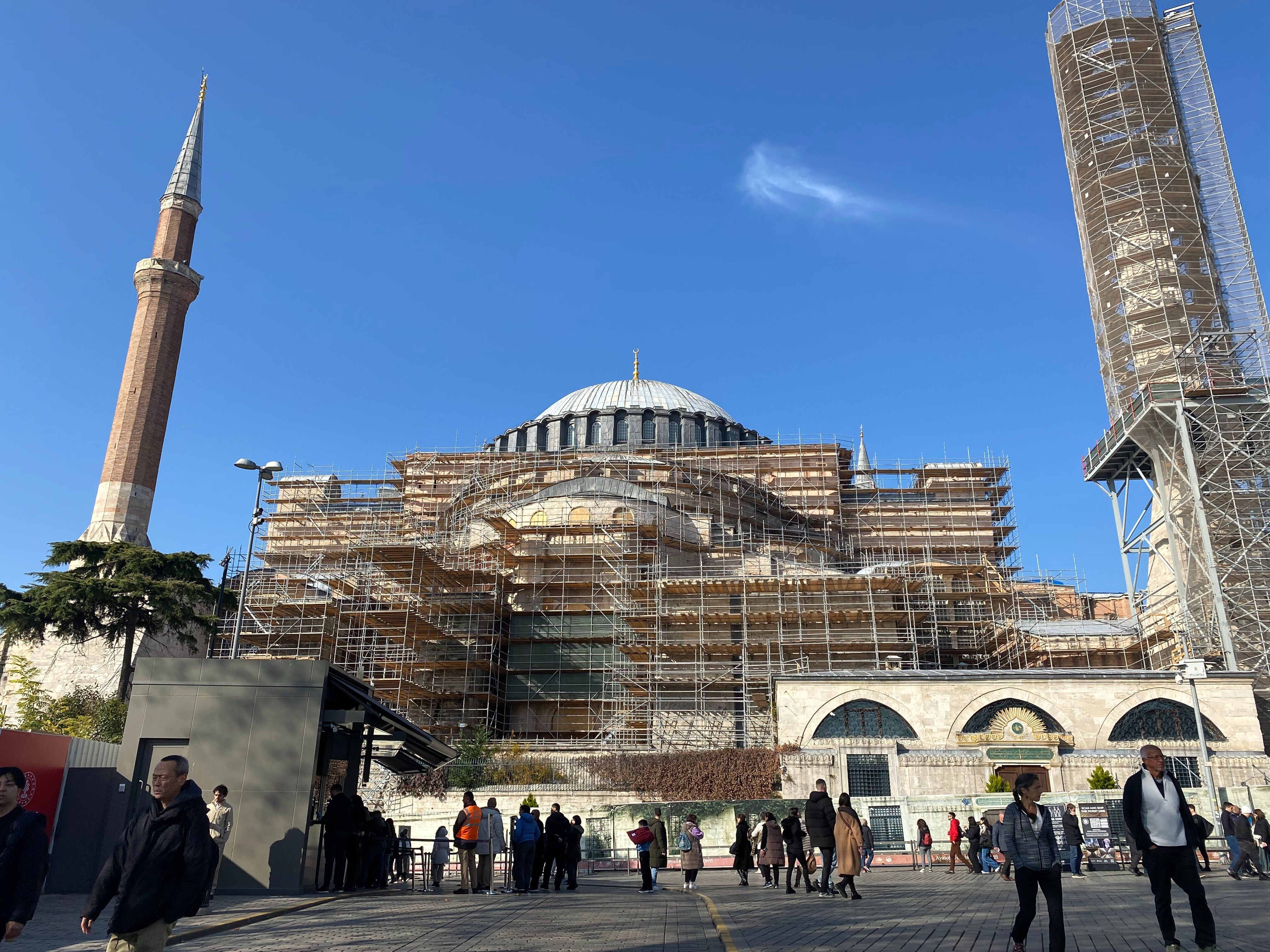 1500 yıllık Ayasofya'da ikinci restorasyon: Dev iskele niteliksiz sıvalar için kuruldu - 1. Resim