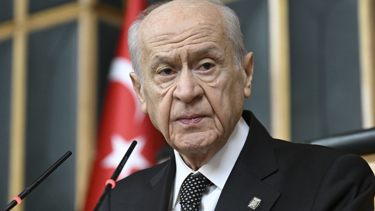 Bahçeli yine yüzük ve rozetiyle konuşuldu: Semboller ne anlama geliyor? - 4. Resim