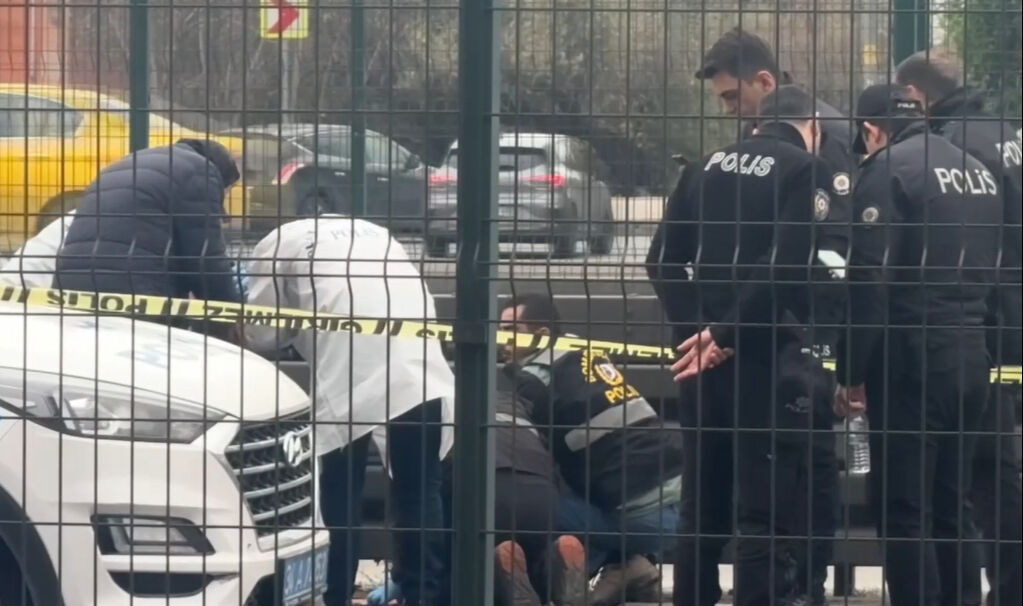 Bahçelievler'de elindeki çantayla bağıran kişi polis tarafından vuruldu - 3. Resim