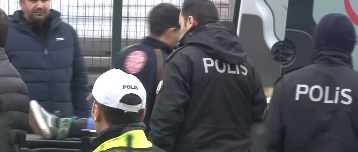 Bahçelievler'de elindeki çantayla bağıran kişi polis tarafından vuruldu - 4. Resim