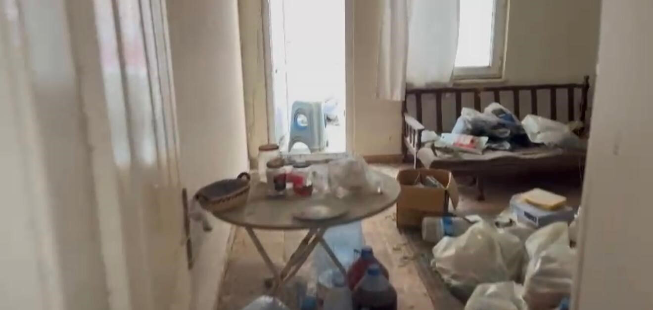 Bir süredir haber alınamıyordu! Hikmet Çevik çöp dolu evde ölü bulundu - 1. Resim