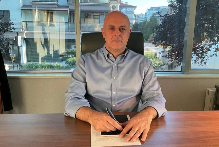 CHP rozetini taktı: Ümit Özlale kimdir, nereli, kaç yaşında? - 4. Resim