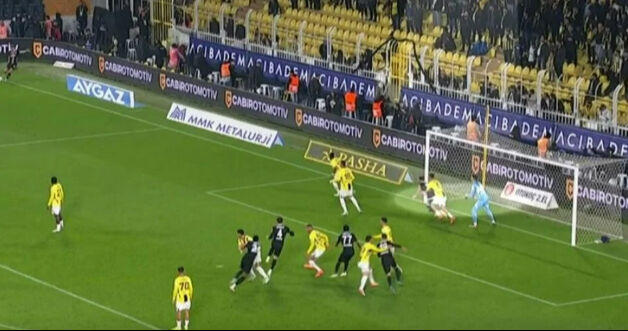 Gaziantep, Fenerbahçe karşısında 3 kez penaltı bekledi! Hakem kararları doğru mu? - 4. Resim