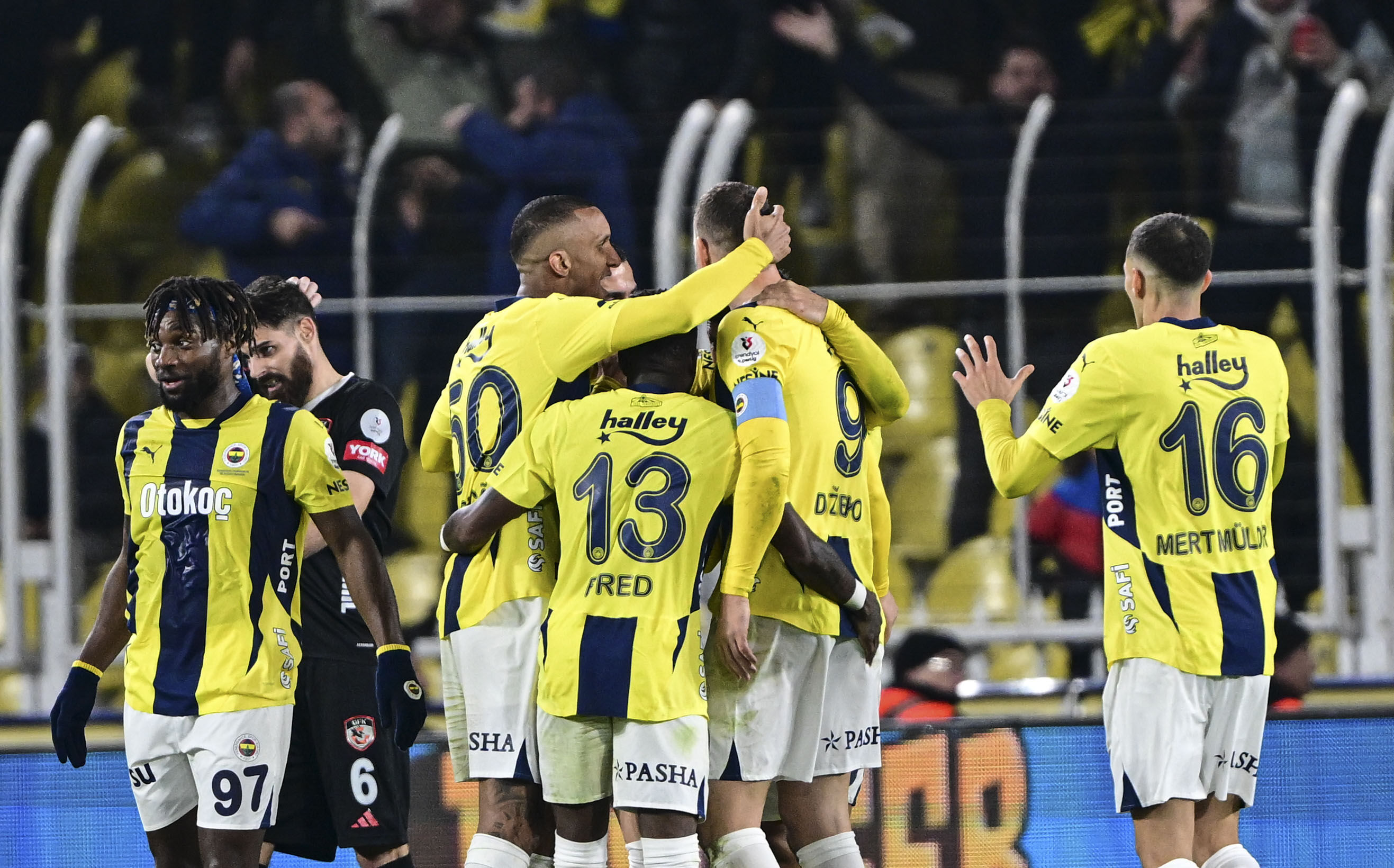 Gaziantep, Fenerbahçe karşısında 3 kez penaltı bekledi! Hakem kararları doğru mu? - 1. Resim