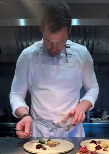 Michelin yıldızlı şefe büyük vurgun! 1 tonluk turtasını çalan hırsızlara çağrıda bulundu Michelin yıldızlı şefe büyük vurgun! 1 tonluk turtasını çalan hırsızlara çağrıda bulundu - 1. Resim