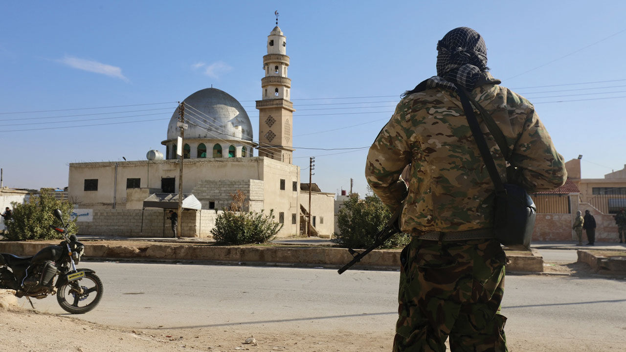 Muhaliflerden toplantı yapan Esad rejimi subaylarına kamikaze İHA saldırısı Muhaliflerden toplantı yapan Esad rejimi subaylarına kamikaze İHA saldırısı - 4. Resim