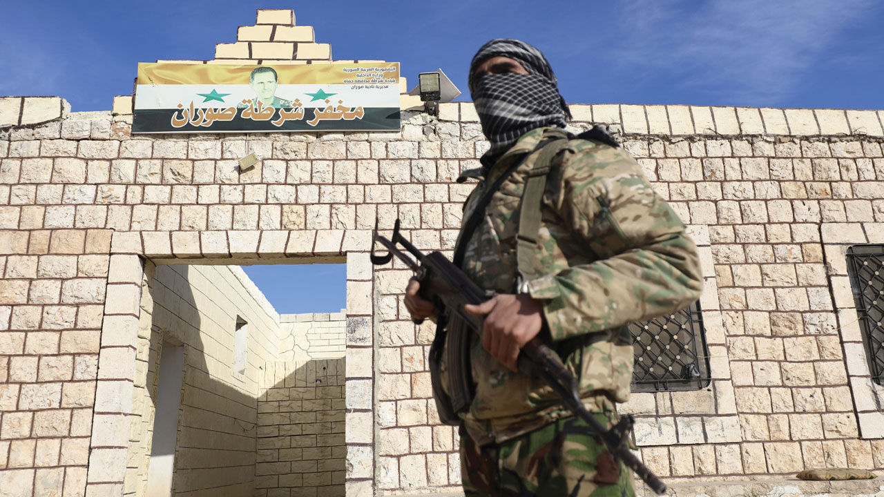 Muhaliflerden toplantı yapan Esad rejimi subaylarına kamikaze İHA saldırısı Muhaliflerden toplantı yapan Esad rejimi subaylarına kamikaze İHA saldırısı - 5. Resim