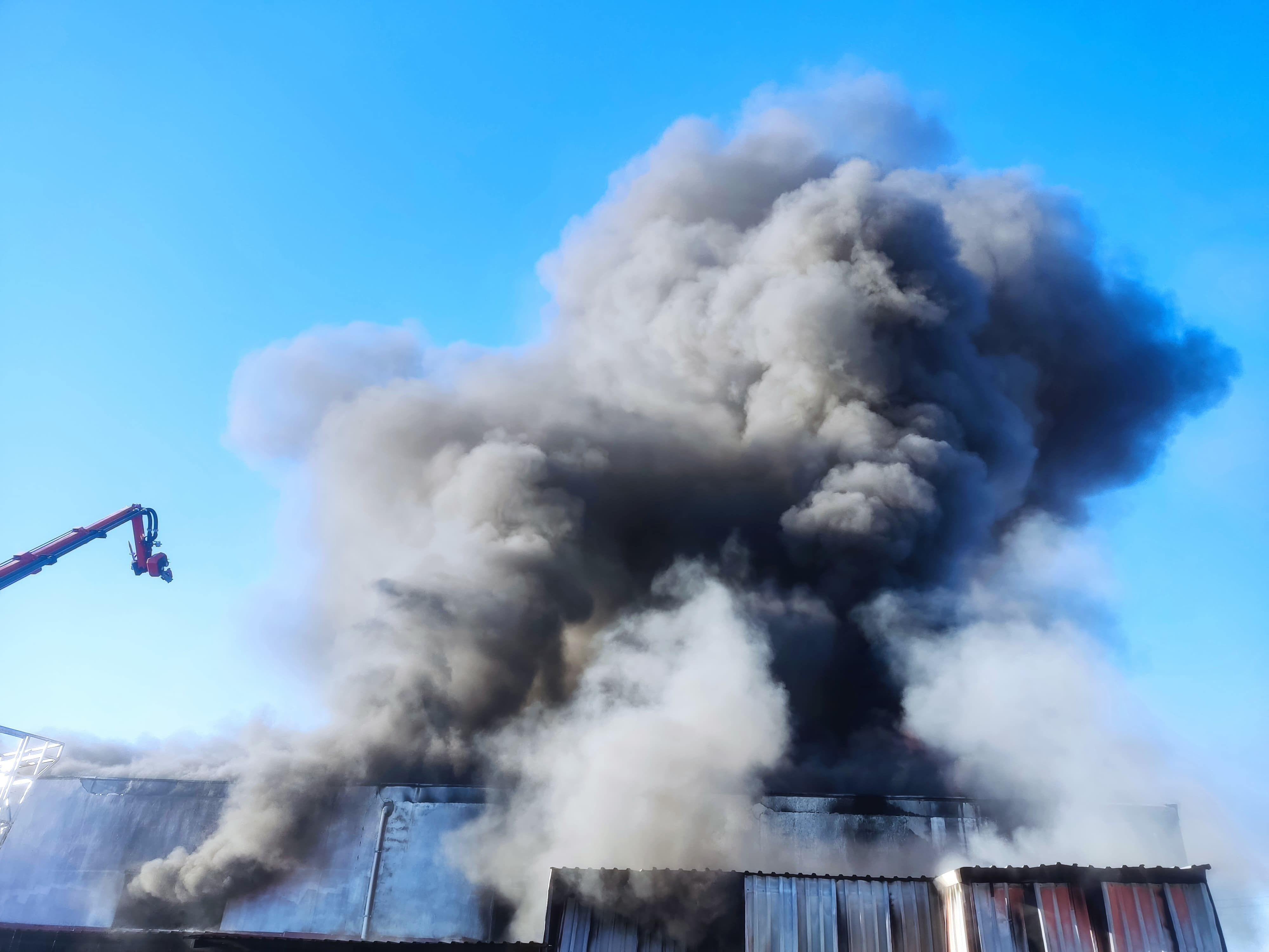 Niğde'de fabrika yangını! Ekipler olay yerinde - 1. Resim