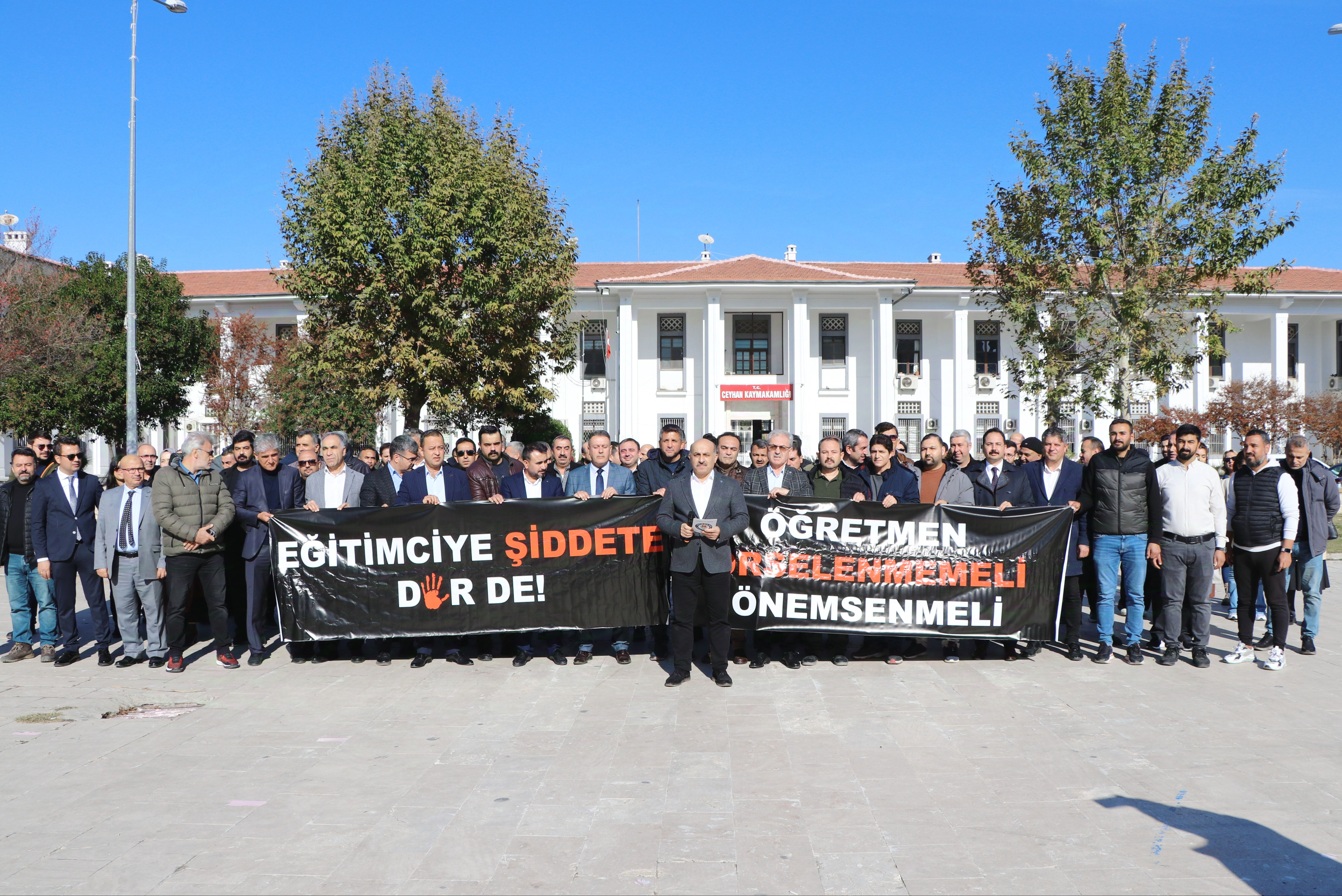 Öğrencilerin gözü önünde darp edildi! Okul müdürüne veli saldırısı - 2. Resim