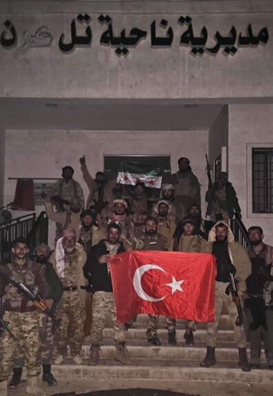 Suriye'de muhalifler Esad rejimini devirmek için ilerliyor! Her yere Türk bayrağı asıyorlar - 1. Resim