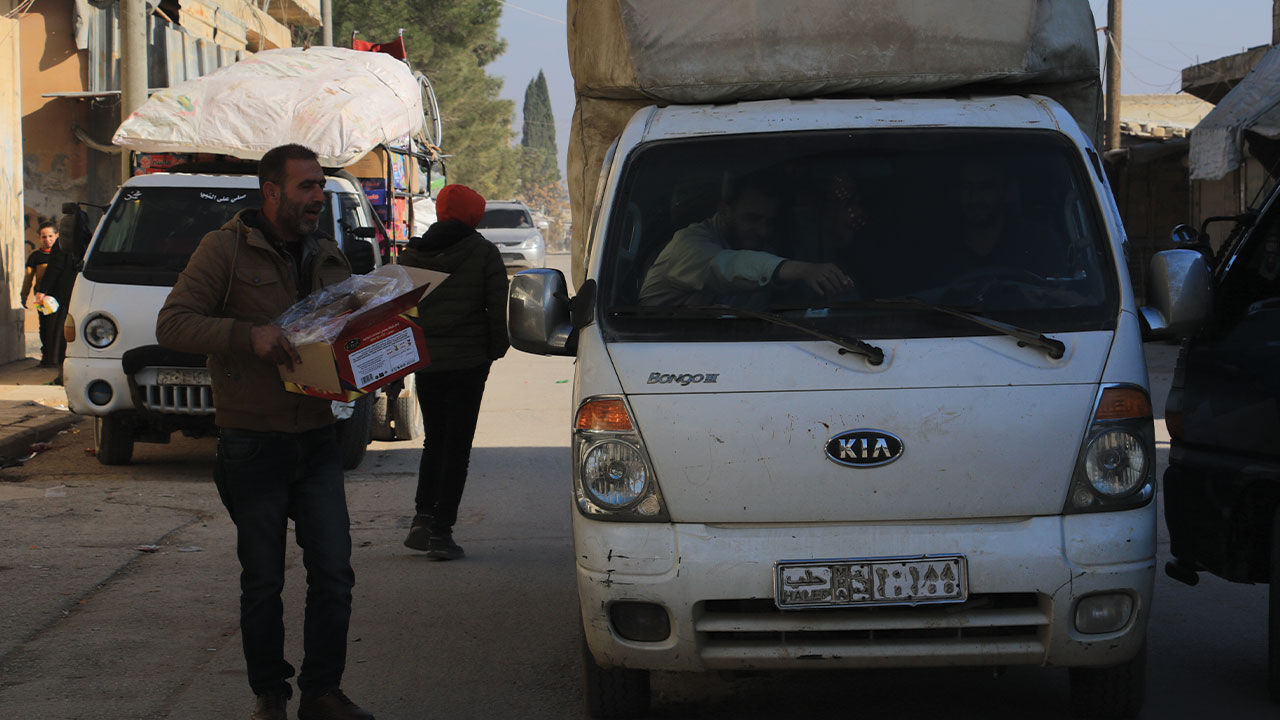 Suriye'de muhalifler Esad rejimini devirmek için ilerliyor! Her yere Türk bayrağı asıyorlar - 1. Resim