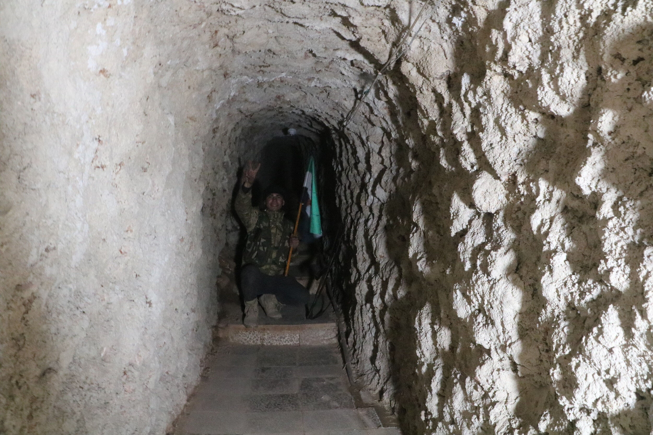 Terör örgütü PKK/YPG karargah olarak kullanıyordu! Tel Rıfat'ta kilometrelerce tüneller görüntülendi Terör örgütü PKK/YPG karargah olarak kullanıyordu! Tel Rıfat'ta kilometrelerce tüneller görüntülendi - 2. Resim