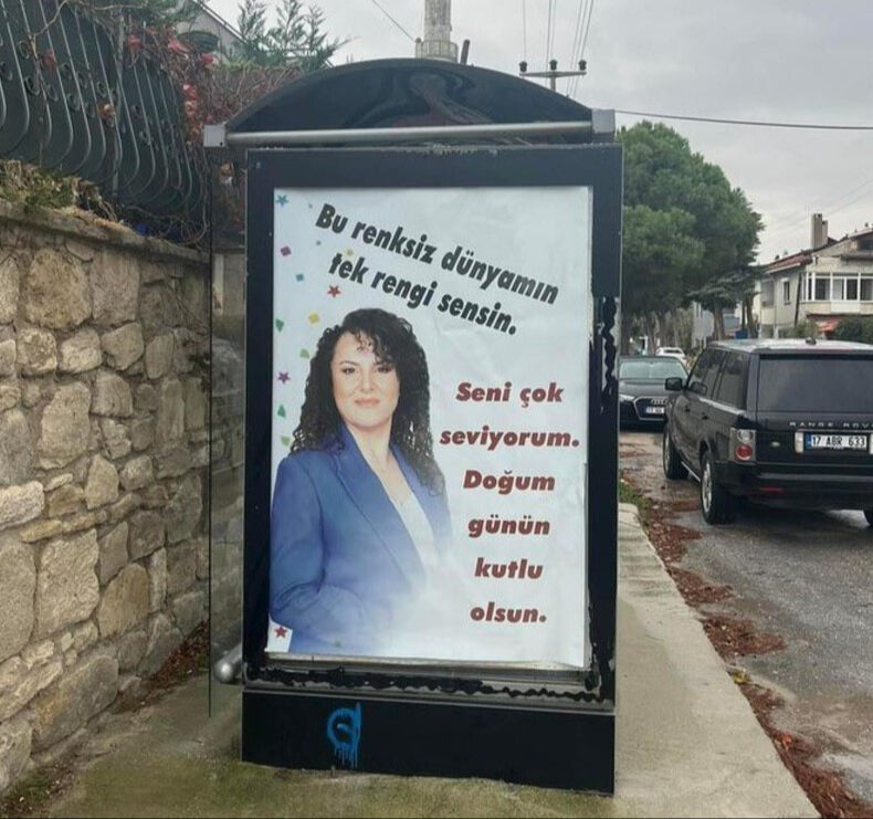 Çanakkale'de gören bir daha baktı! Eşinin doğum gününü kutladı, sosyal medyada viral oldu - 1. Resim