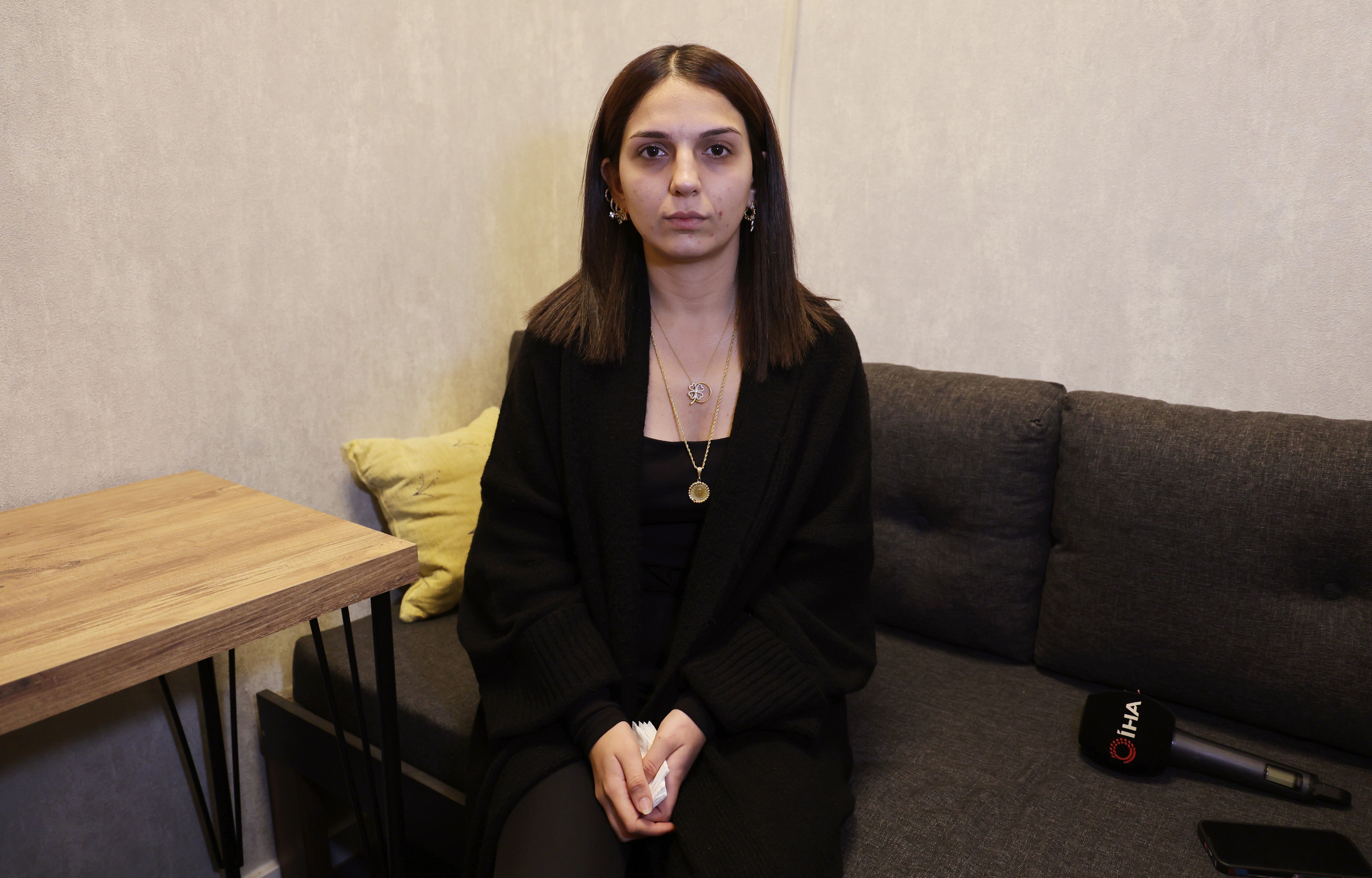 Cansu Akbaş annesi için adalet arıyor: Katile 'kanser tahliyesine' isyan Cansu Akbaş annesi için adalet arıyor: Katile 'kanser tahliyesine' isyan - 2. Resim