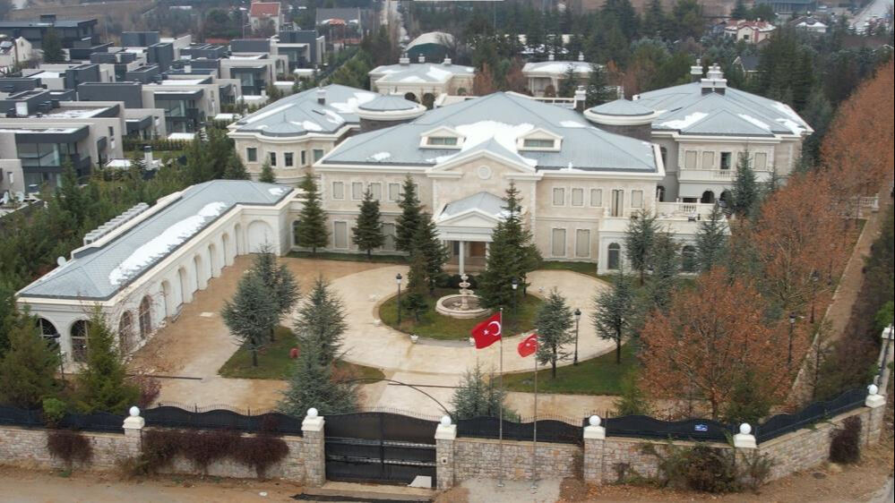 FETÖ'den Varlık Fonu'na aktarılmıştı! Malikaneye Türk bayrakları çekildi - 2. Resim