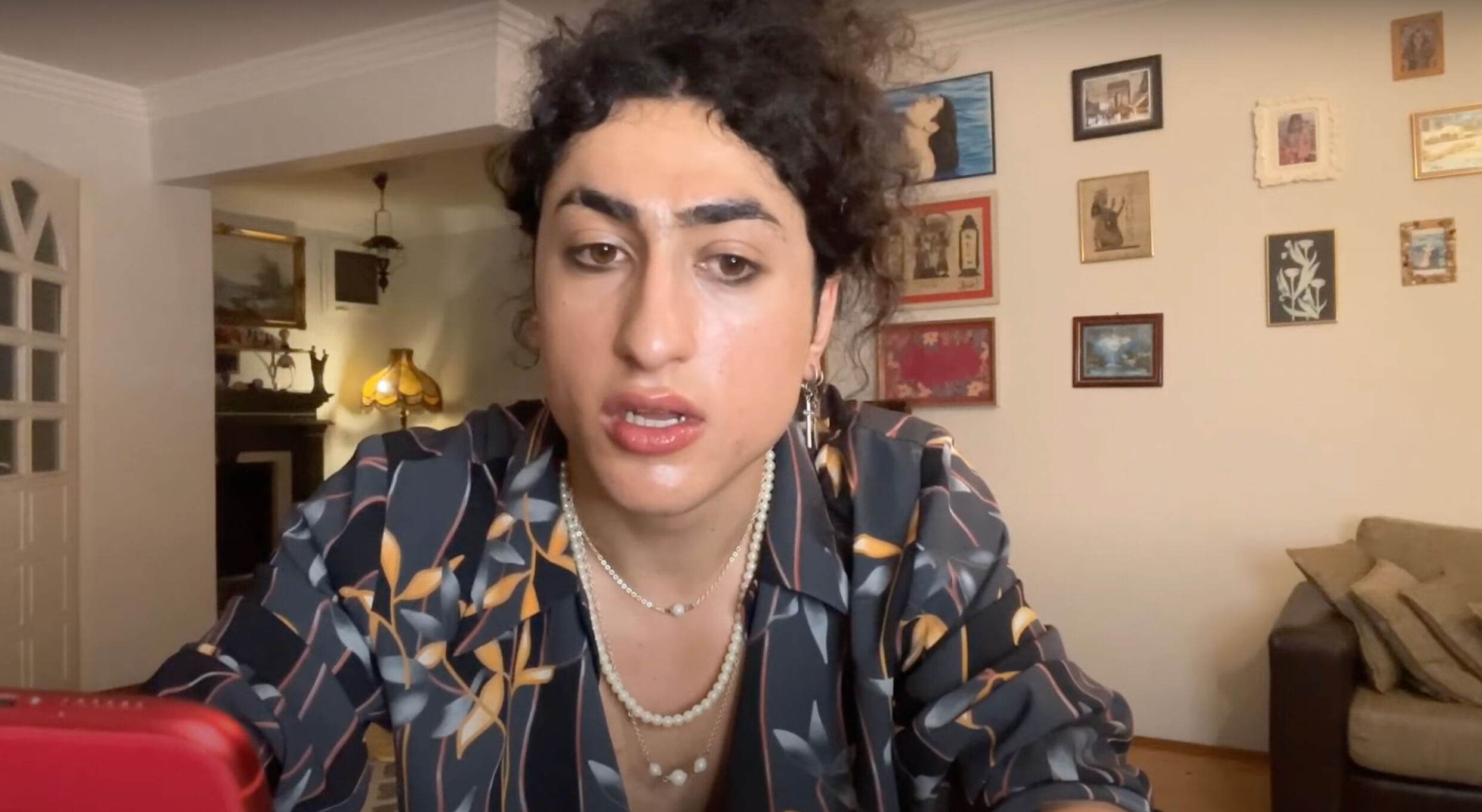 Gaga Bulut kimdir, Gaga Bulut canlı yayın olayı nedir? Pedofili açıklaması kan dondurdu! - 1. Resim