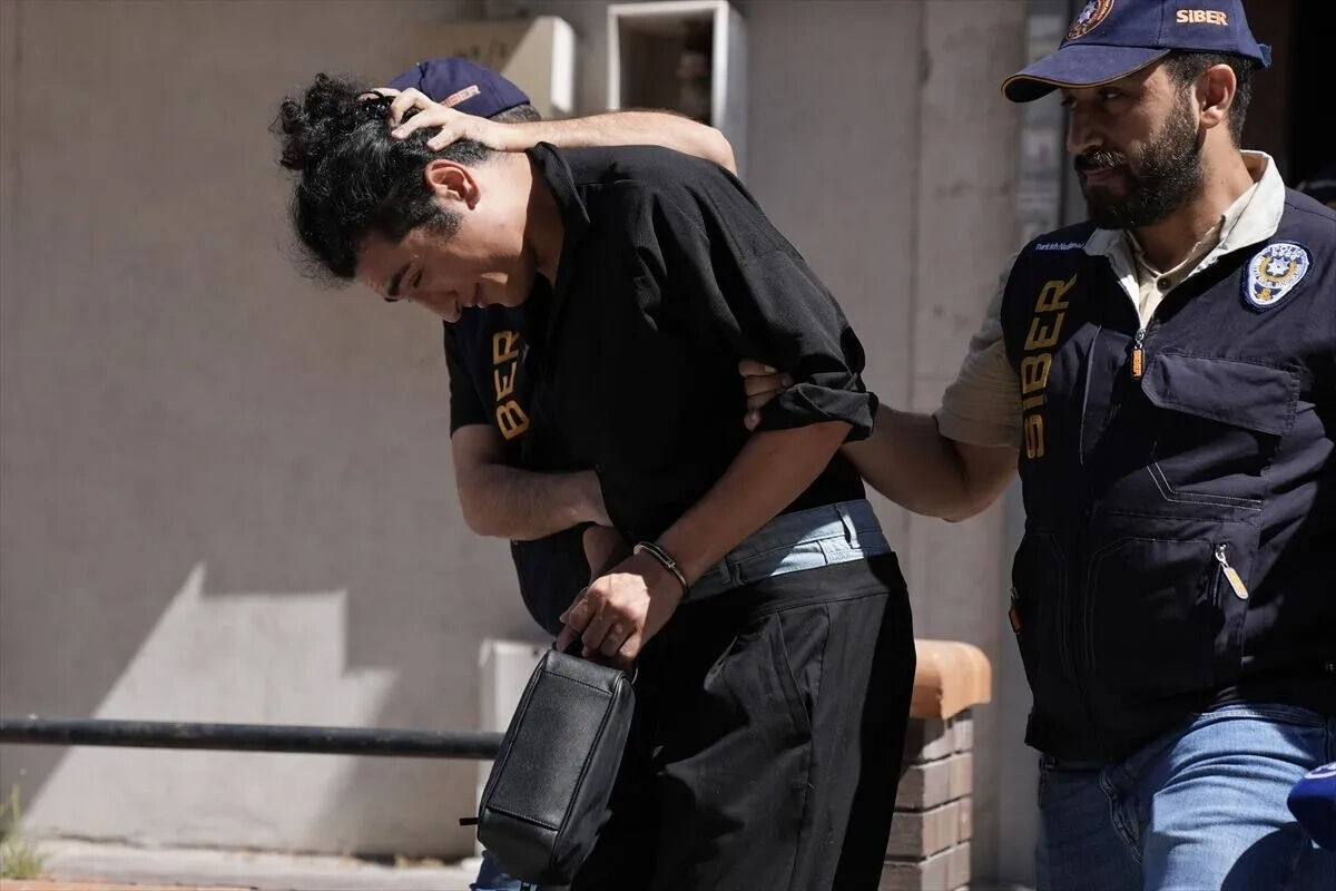 Gaga Bulut kimdir, Gaga Bulut canlı yayın olayı nedir? Pedofili açıklaması kan dondurdu! - 5. Resim