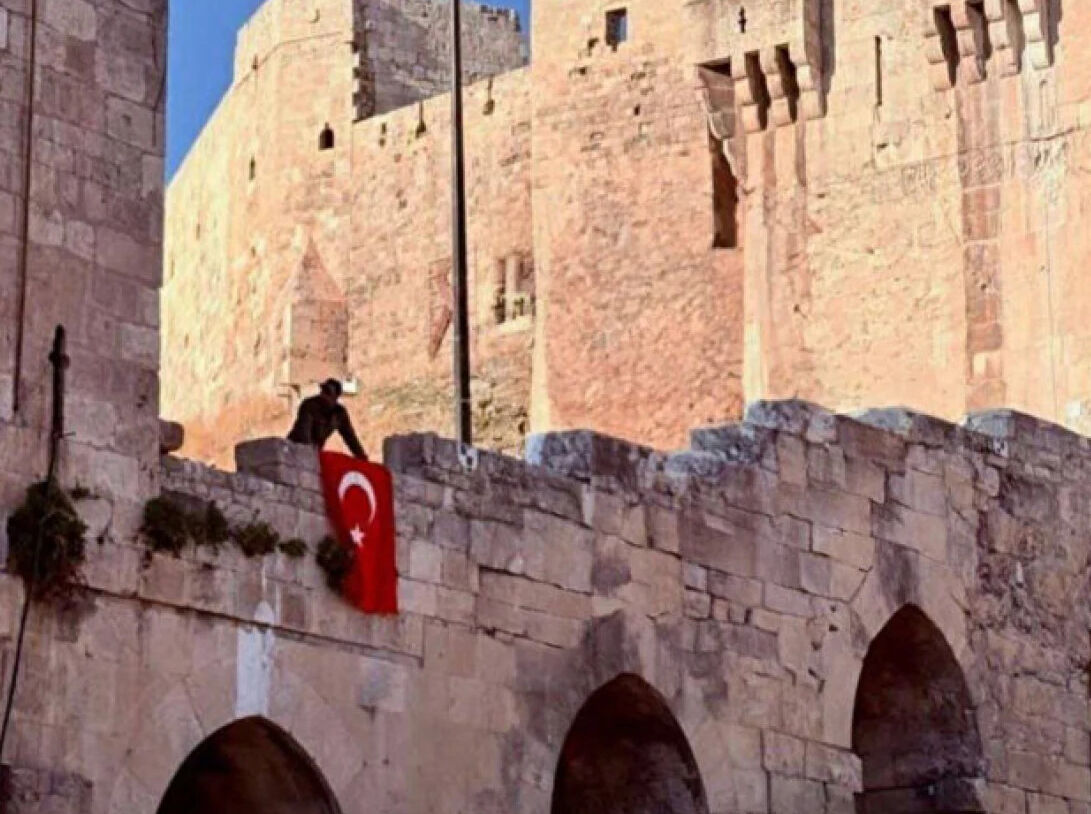 Halep Kalesi'ne asılan Türk bayrağı DEM Partili  Gülistan Kılıç Koçyiğit'i rahatsız etti! Skandal ifadeler - 1. Resim