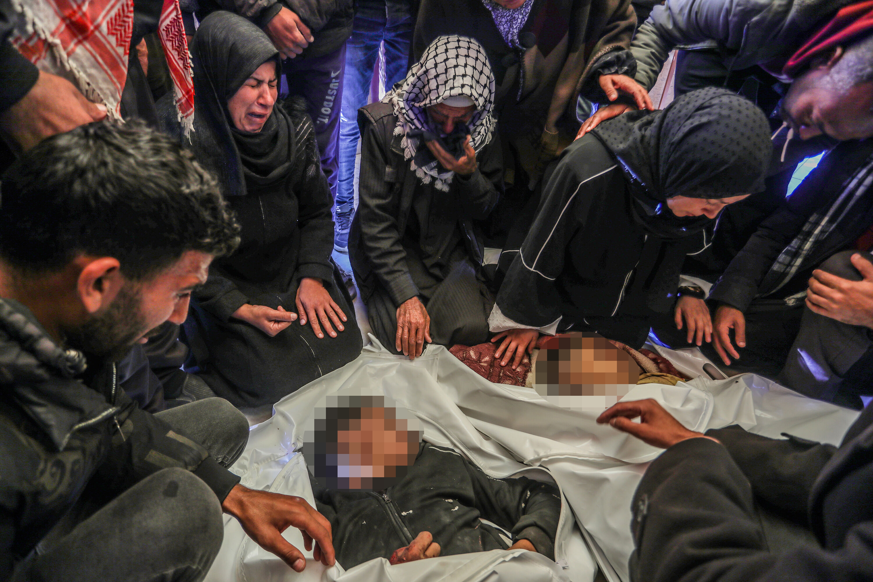 İşgal ordusu yine çadırları teneke odaları bombaladı! Çok sayıda ölü ve yaralı var - 1. Resim