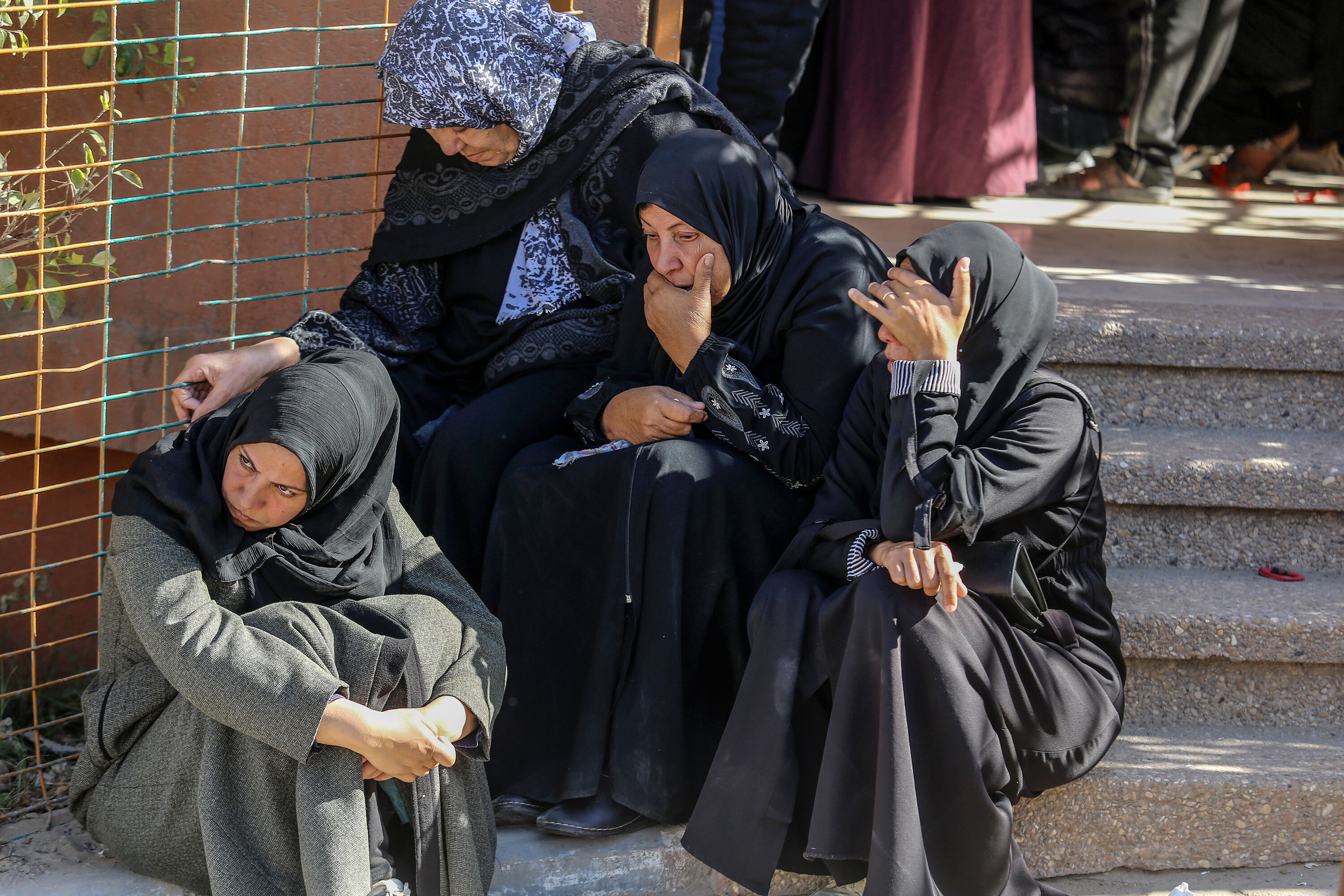 İşgal ordusu yine çadırları teneke odaları bombaladı! Çok sayıda ölü ve yaralı var - 2. Resim