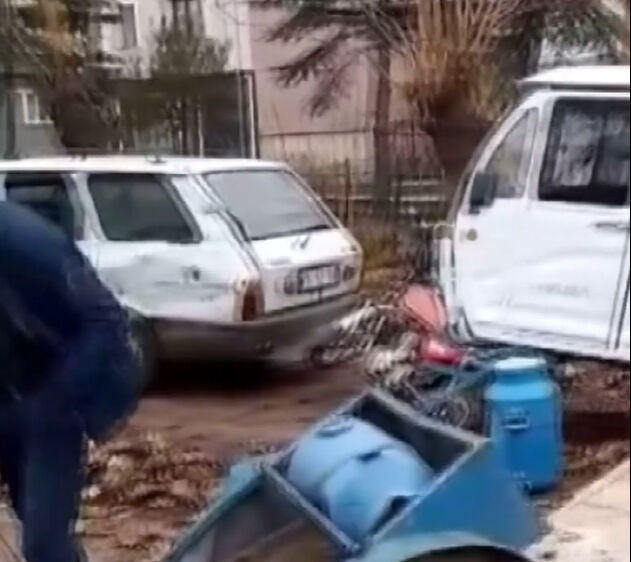 Isparta'da freni boşalan kamyon ortalığı savaş alanına çevirdi - 2. Resim