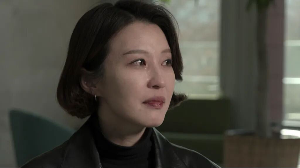 Korkusuzca askerin silahını kaptı! Koreli kadın o anları anlattı: Bir an bile düşünmedim - 2. Resim