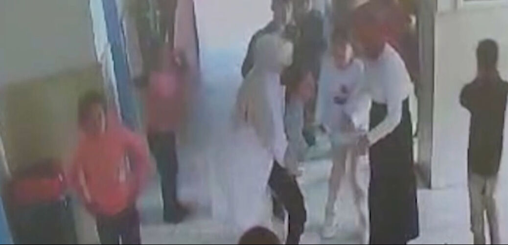 Şanlıurfa'da bir öğretmen öğrencisinin hayatını heimlich manevrası ile kurtardı - 1. Resim