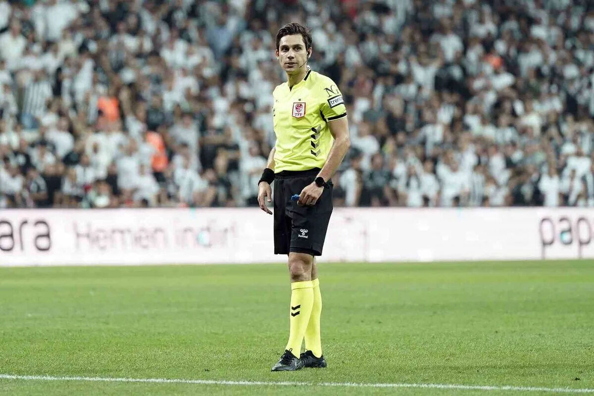 Beşiktaş-Fenerbahçe derbisi hakemi Mehmet Türkmen kimdir, kaç yaşında, nereli? - 1. Resim