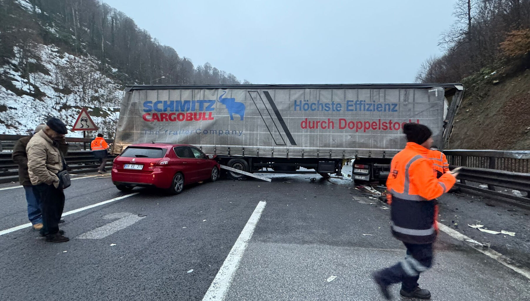Bolu Dağı Tüneli çıkışında feci kaza! İstanbul yönü ulaşıma kapandı - 1. Resim