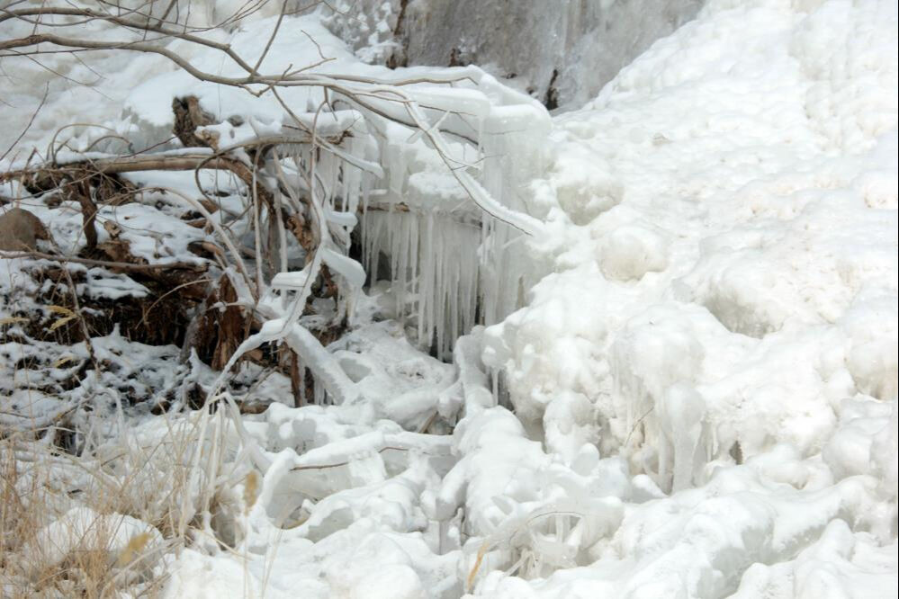 Eksi 20'yi g&ouml;ren Erzincan'da dereler buz tuttu - 1. Resim