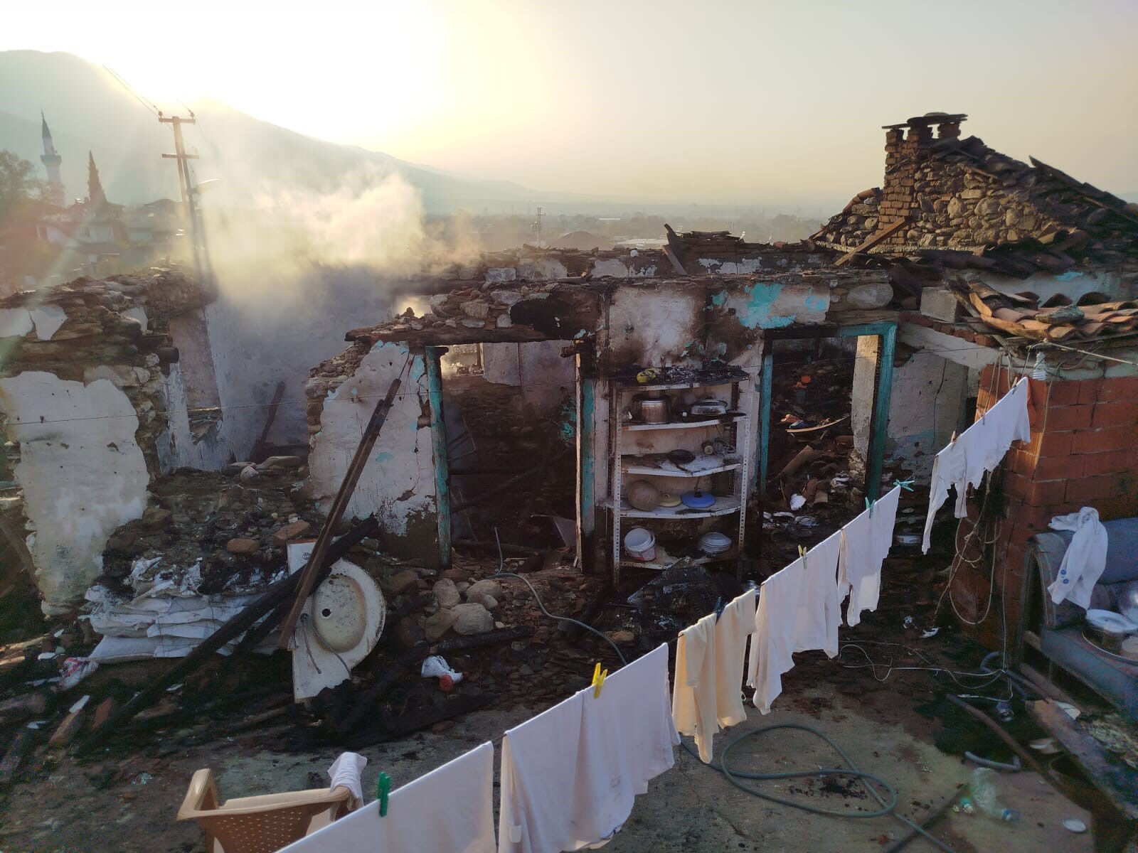 İzmir’de yangın faciası… Her satırı korkunç! Çocuklar son anda kurtuldu - 2. Resim