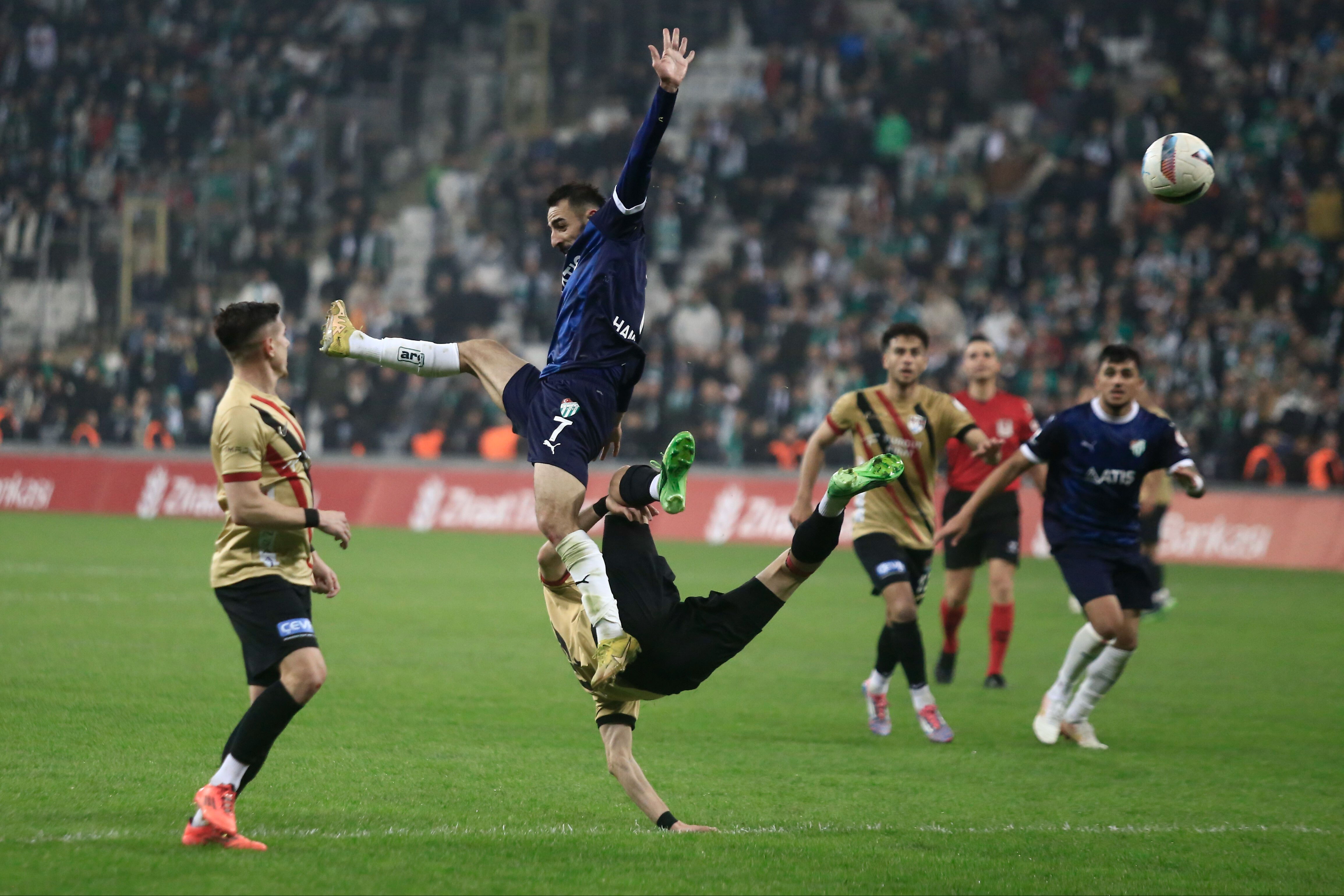 Kupa'da heyecanlı karşılaşma! Vanspor Bursasporu penaltılarda eledi - 1. Resim