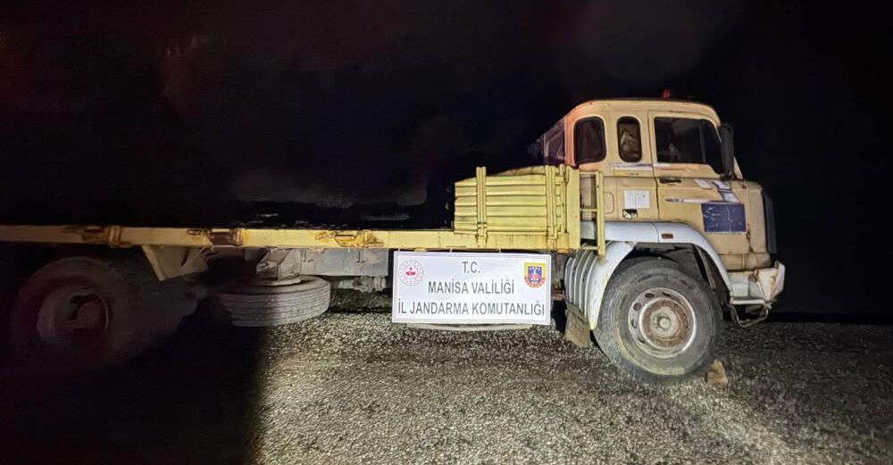 Manisa'da kepçeyle define arayan ekibe operasyon! Jandarma suçüstü yakaladı Manisa'da kepçeyle define arayan ekibe operasyon! Jandarma suçüstü yakaladı - 1. Resim