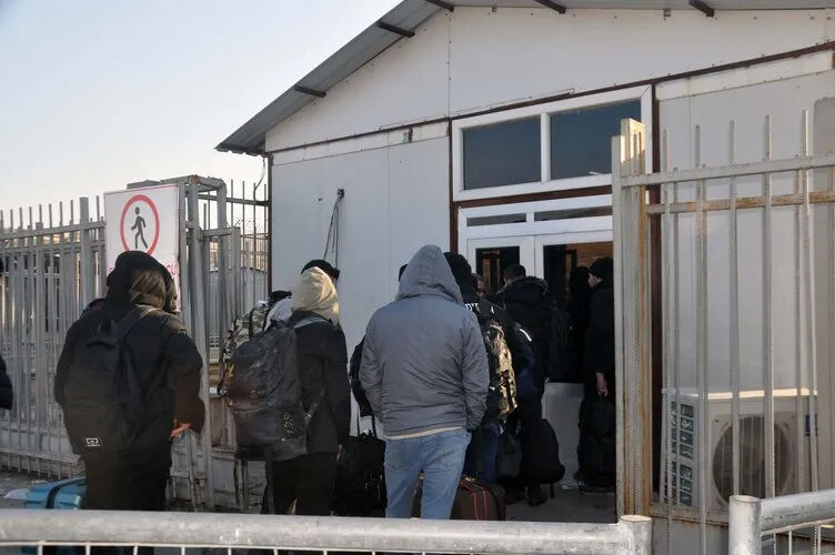 Muhalifler tersine göçü tetikledi! Suriyeliler vatanlarına akın akın gidiyor Muhalifler tersine göçü tetikledi! Suriyeliler vatanlarına akın akın gidiyor - 3. Resim