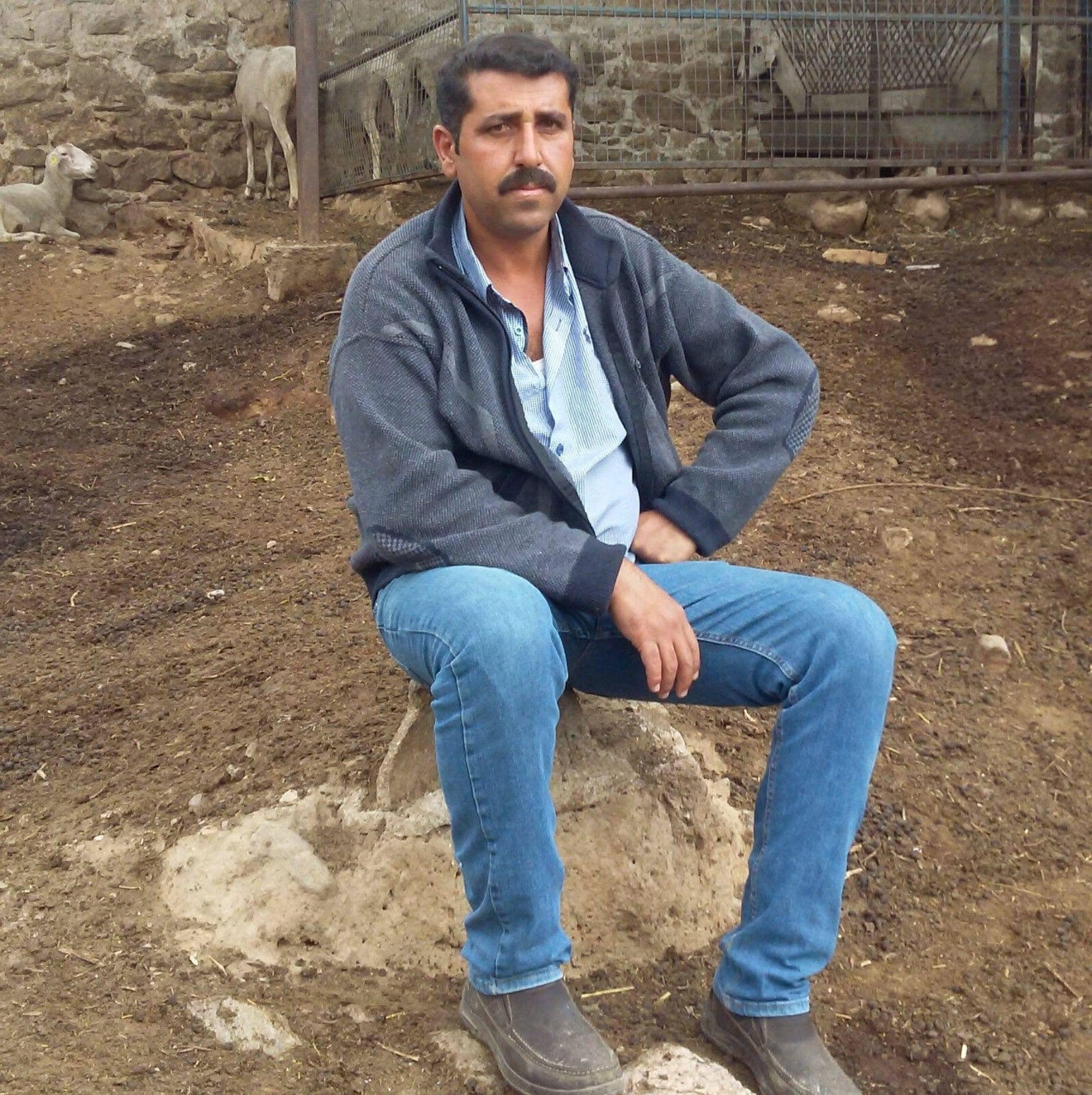 Yürürken bir anda yere düştü! Hayatını kaybetti - 1. Resim