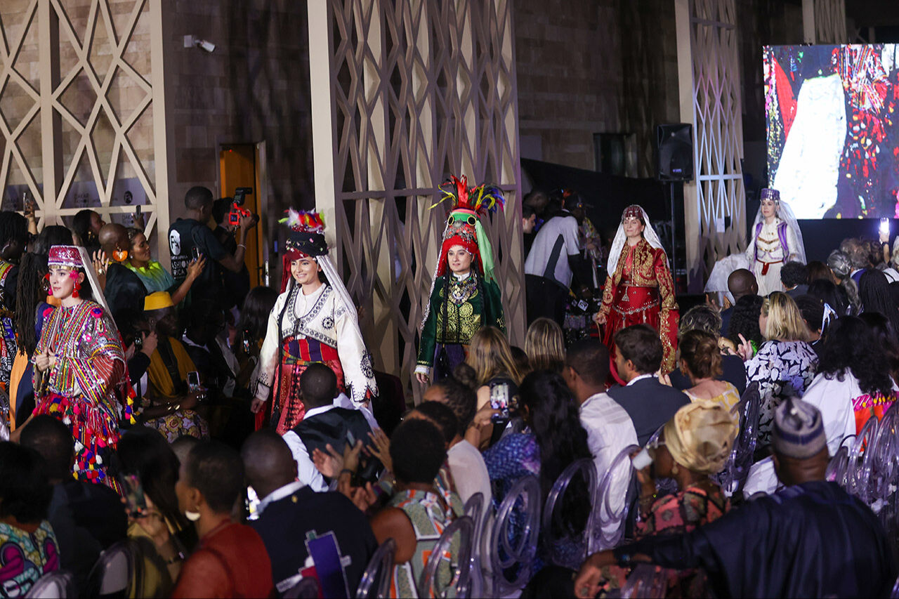 Anadolu gelinlikleri Dakar Moda Haftası'nı salladı! Senegal'de Türk motifleri Anadolu gelinlikleri Dakar Moda Haftası'nı salladı! Senegal'de Türk motifleri - 6. Resim