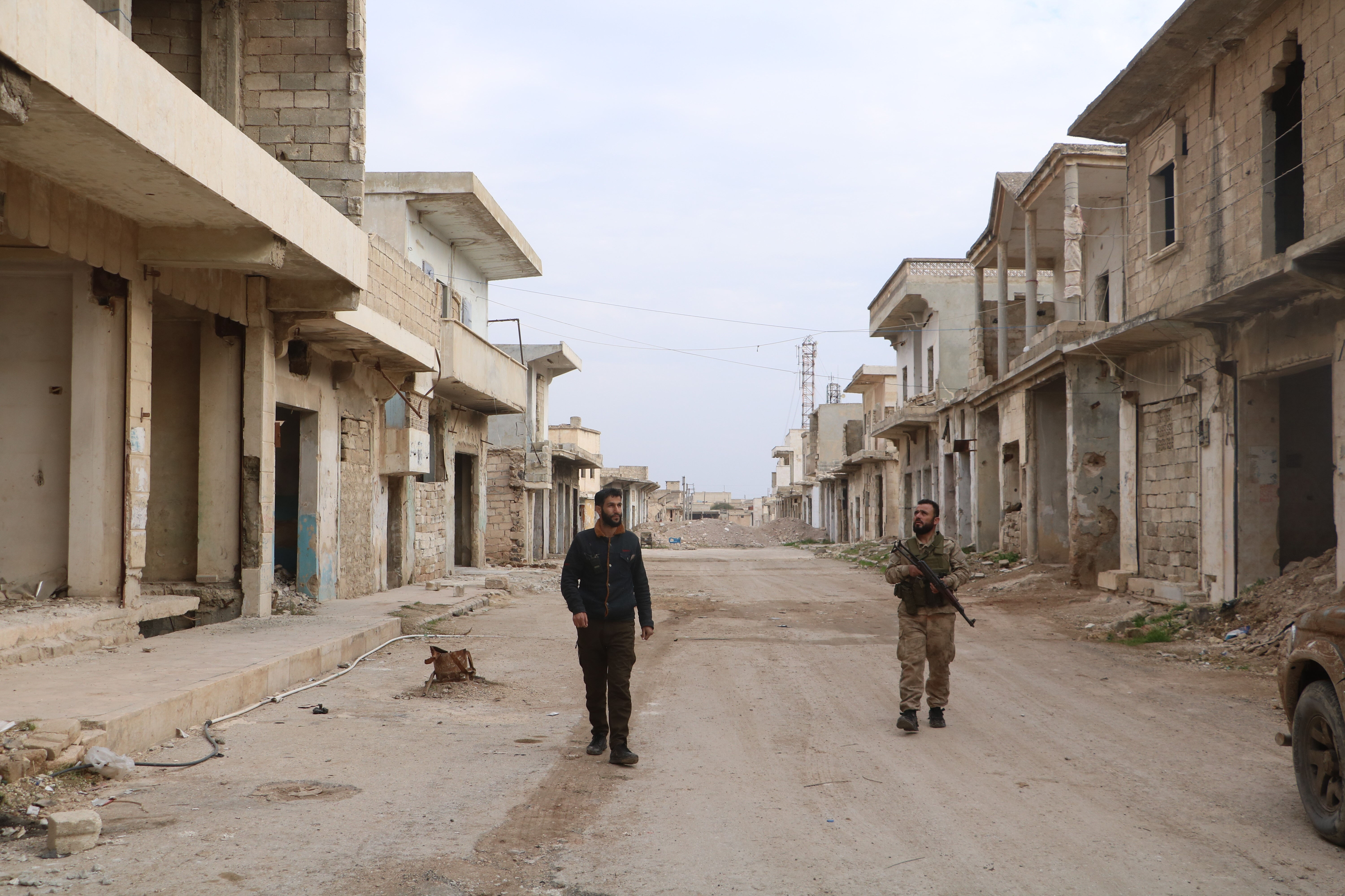 PKK'nın istilası yüzünden çadırda yaşıyorlardı: Tel Rıfat halkı 8 yıl sonra evinde - 1. Resim