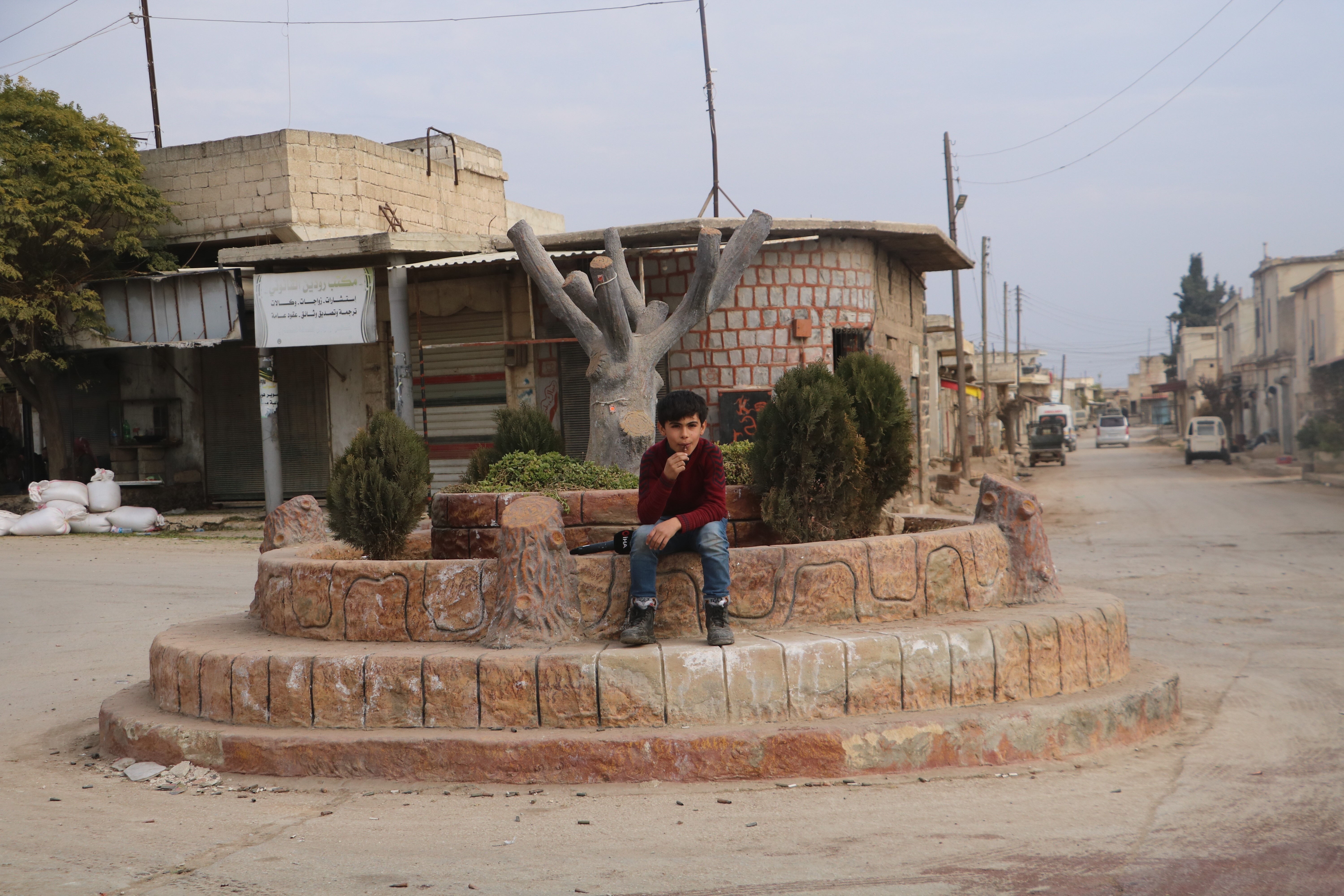 PKK'nın istilası yüzünden çadırda yaşıyorlardı: Tel Rıfat halkı 8 yıl sonra evinde - 4. Resim