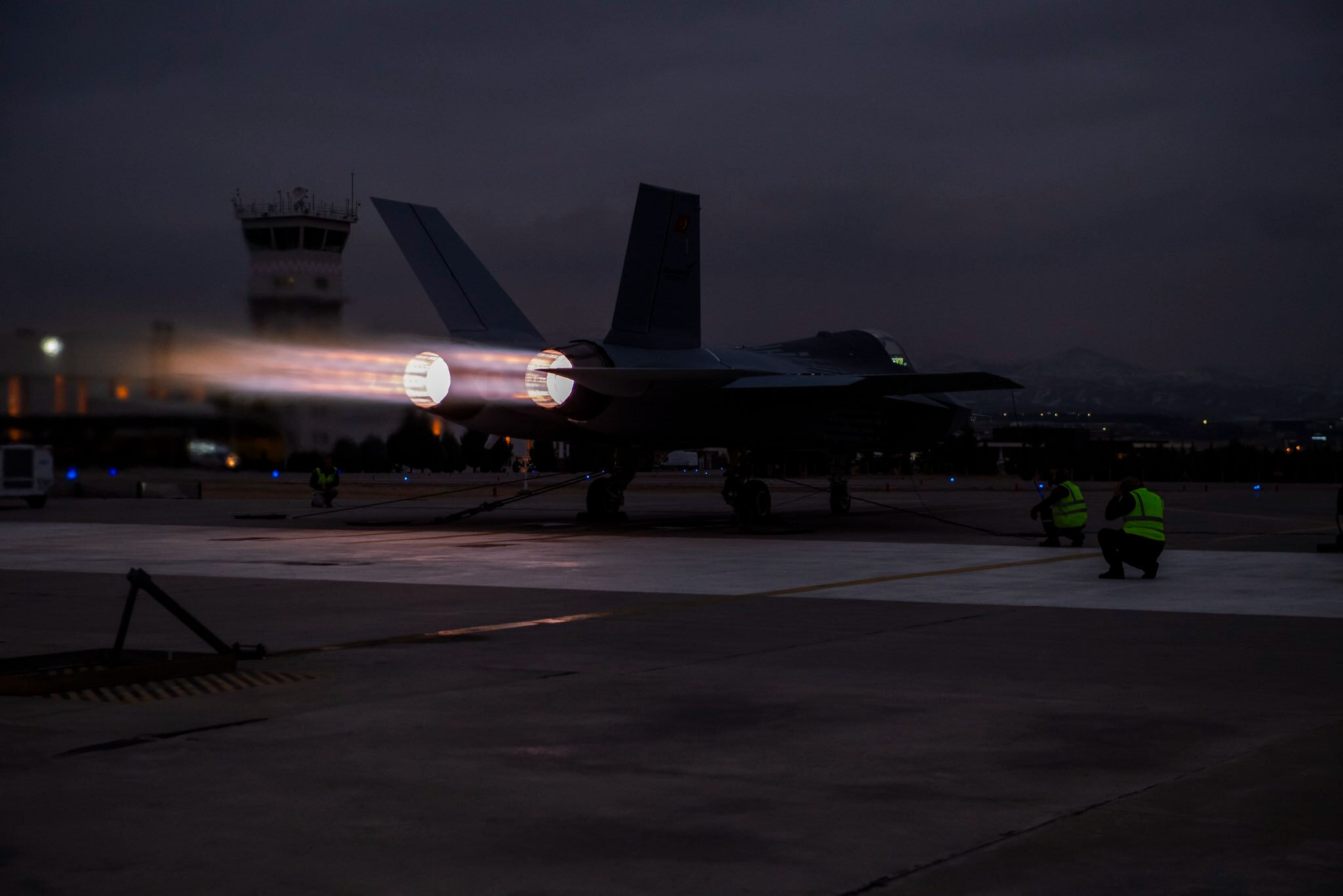 TUSAŞ KAAN paylaşımıyla geceyi aydınlattı: Bu güç sadece bir uçağın değil, bir milletin hayallerinin ateşidir! TUSAŞ KAAN paylaşımıyla geceyi aydınlattı: Bu güç sadece bir uçağın değil, bir milletin hayallerinin ateşidir! - 1. Resim