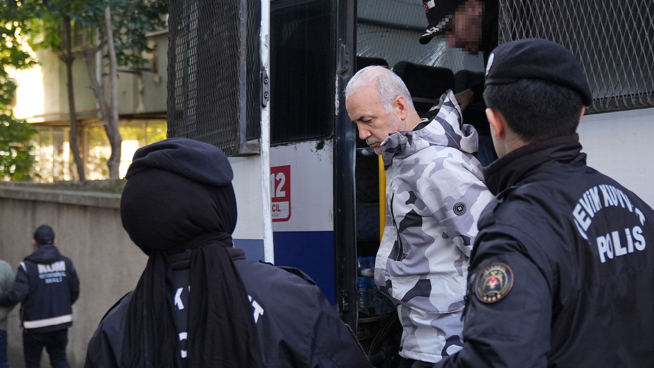 "Yenidoğan çetesi" soruşturmasında gözaltına alınan 14 şüpheli adliyede - 1. Resim