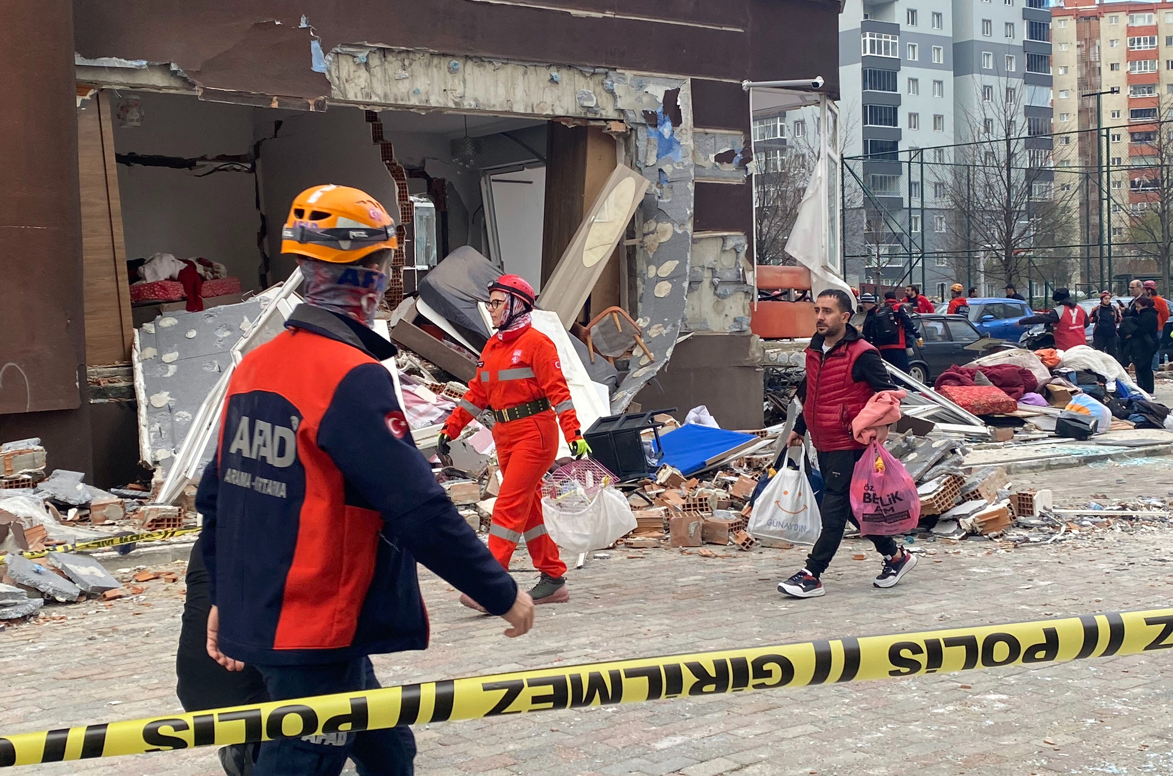 1 kişinin öldüğü Beylikdüzü'ndeki bina patlamasında intihar şüphesi! 