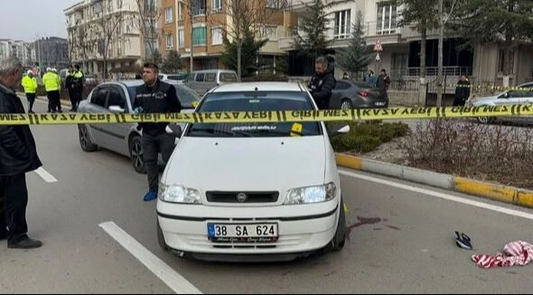 Arkadan vurduğu aracın sürücüsünü bıçaklayarak öldürdü - 1. Resim