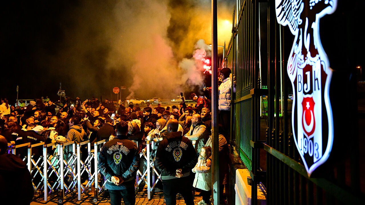 Fenerbahçe galibiyeti sonrası Beşiktaş'a coşkulu karşılama - 2. Resim