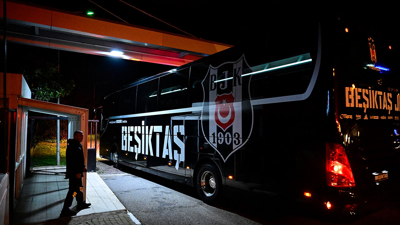 Fenerbahçe galibiyeti sonrası Beşiktaş'a coşkulu karşılama - 1. Resim