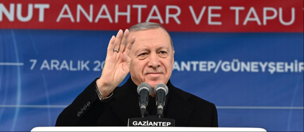 Gaziantep'te depremzedelerin 'anahtar ve tapuları' teslim edildi! Cumhurbaşkanı Erdoğan'dan muhalefete 