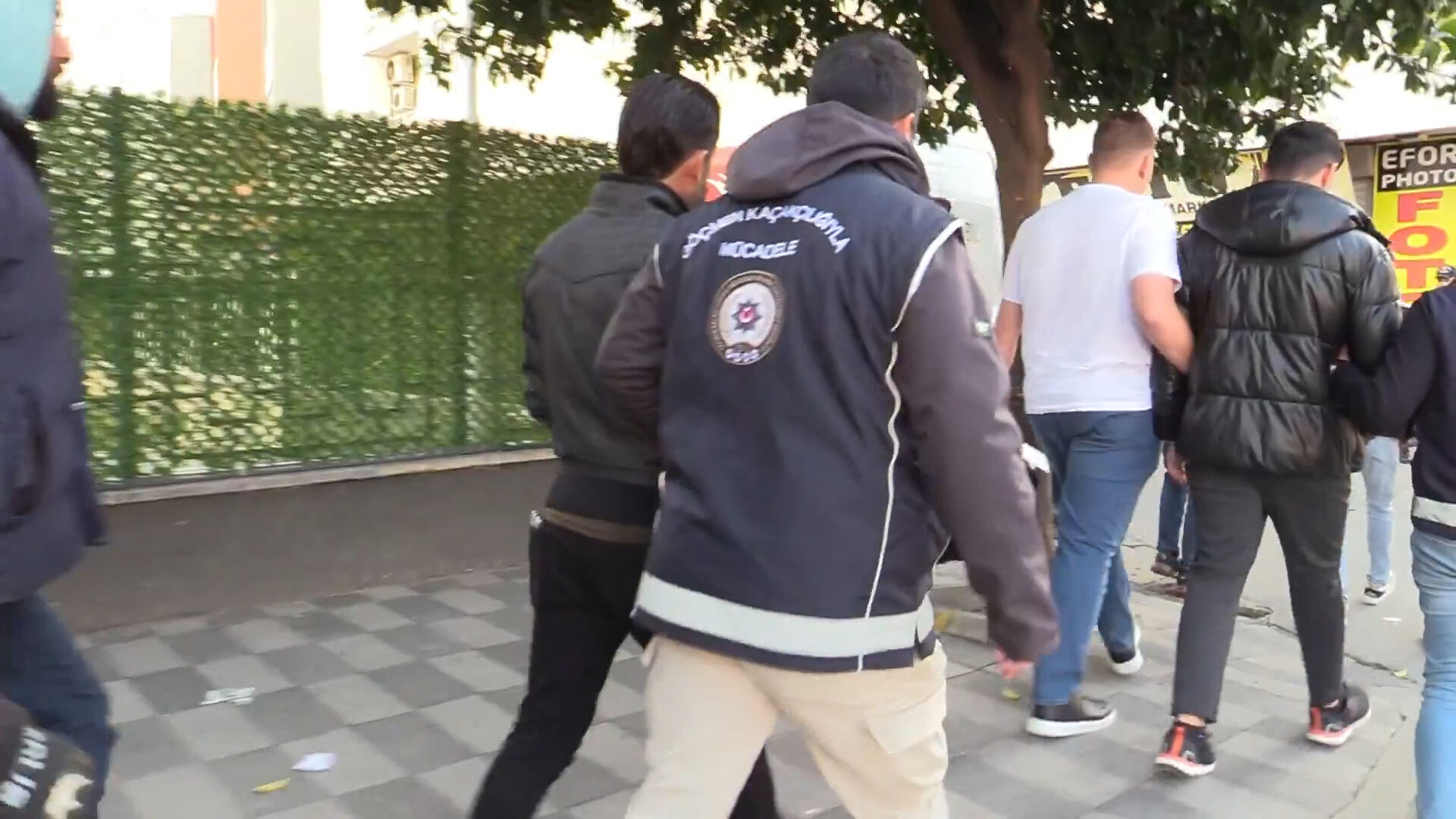 Göçmen kaçakçılığı yapan 48 kişi yakalandı! Türkiye genelinde dev operasyon - 1. Resim