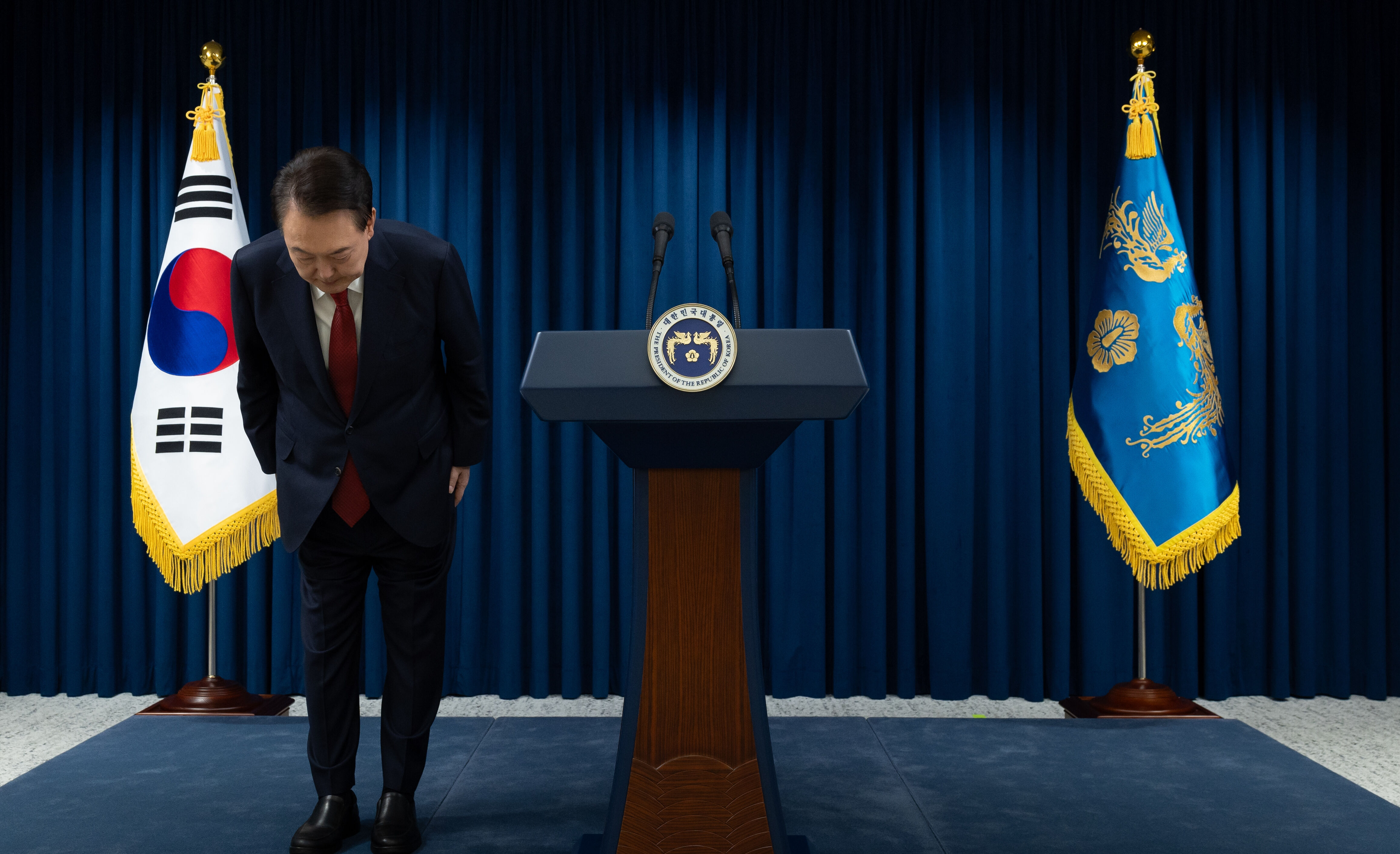 Güney Kore Meclisi sıkıyönetim kararı nedeniyle özür dileyen Devlet Başkanı Yoon'u azletmedi - 3. Resim