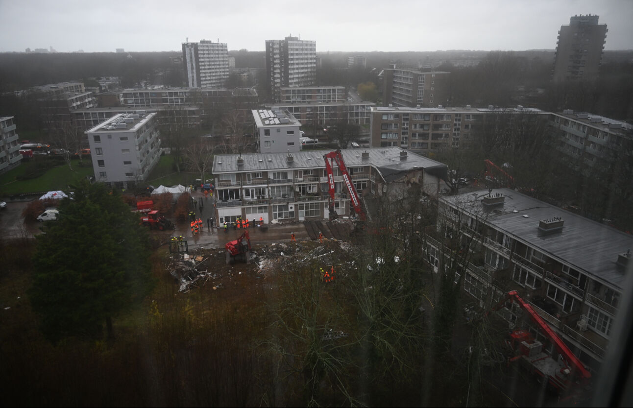 Hollanda'da apartman büyük patlamayla çöktü! Deprem gibiydi, enkaz altında kalanlar var - 1. Resim