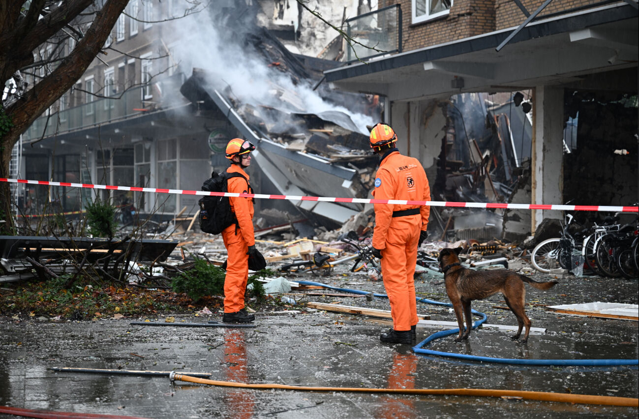 Hollanda'da apartman büyük patlamayla çöktü! Deprem gibiydi, enkaz altında kalanlar var - 2. Resim