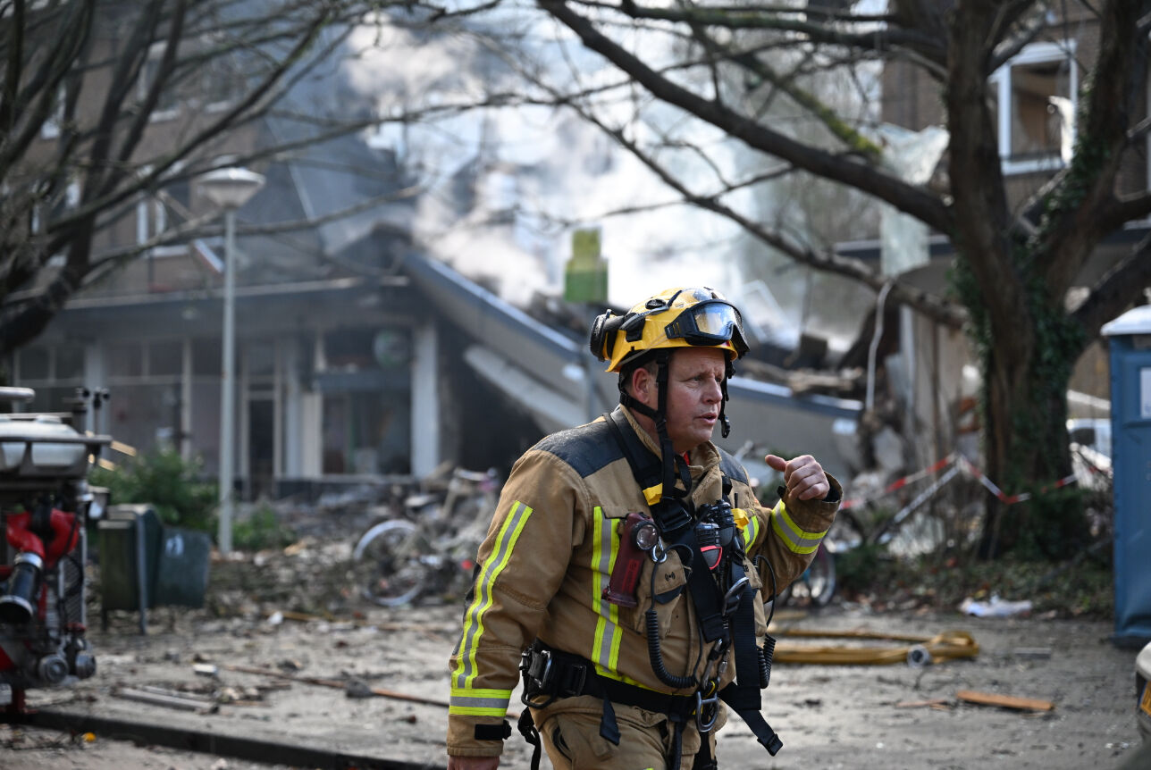 Hollanda'da apartman büyük patlamayla çöktü! Deprem gibiydi, enkaz altında kalanlar var - 3. Resim